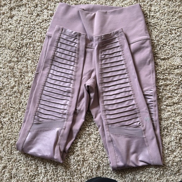 Alo Yoga Moto Legging - Picture 7 of 8